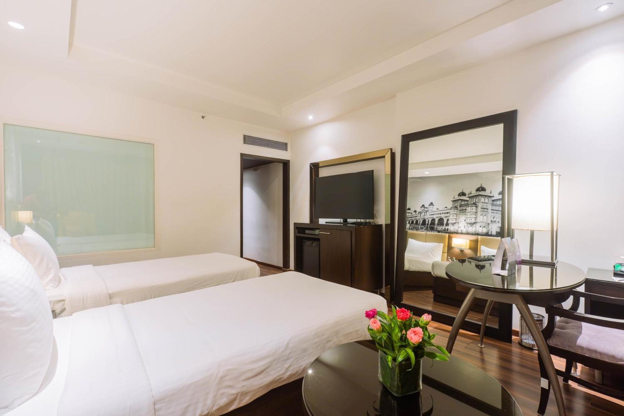 Hotel Royal Orchid Bangalore Dış mekan fotoğraf