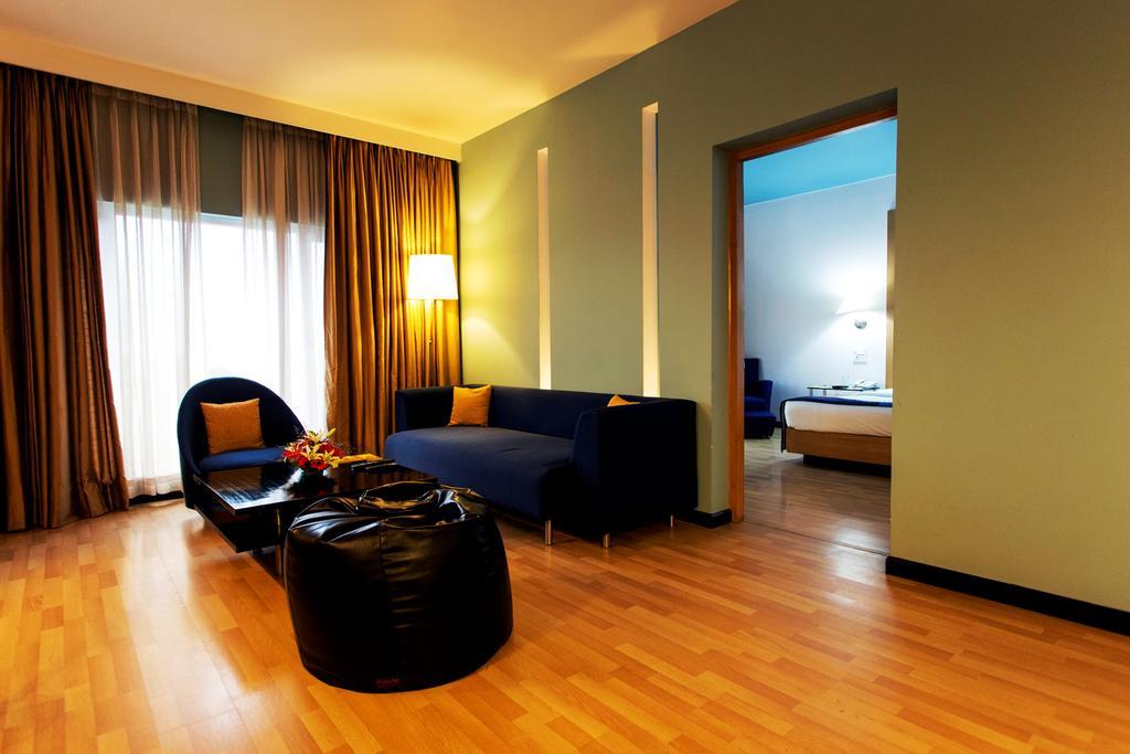 Hotel Royal Orchid Bangalore Dış mekan fotoğraf