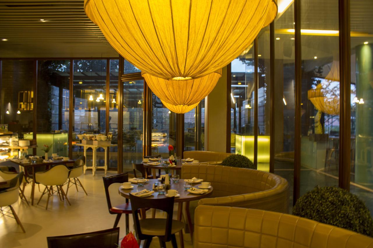 Hotel Royal Orchid Bangalore Dış mekan fotoğraf