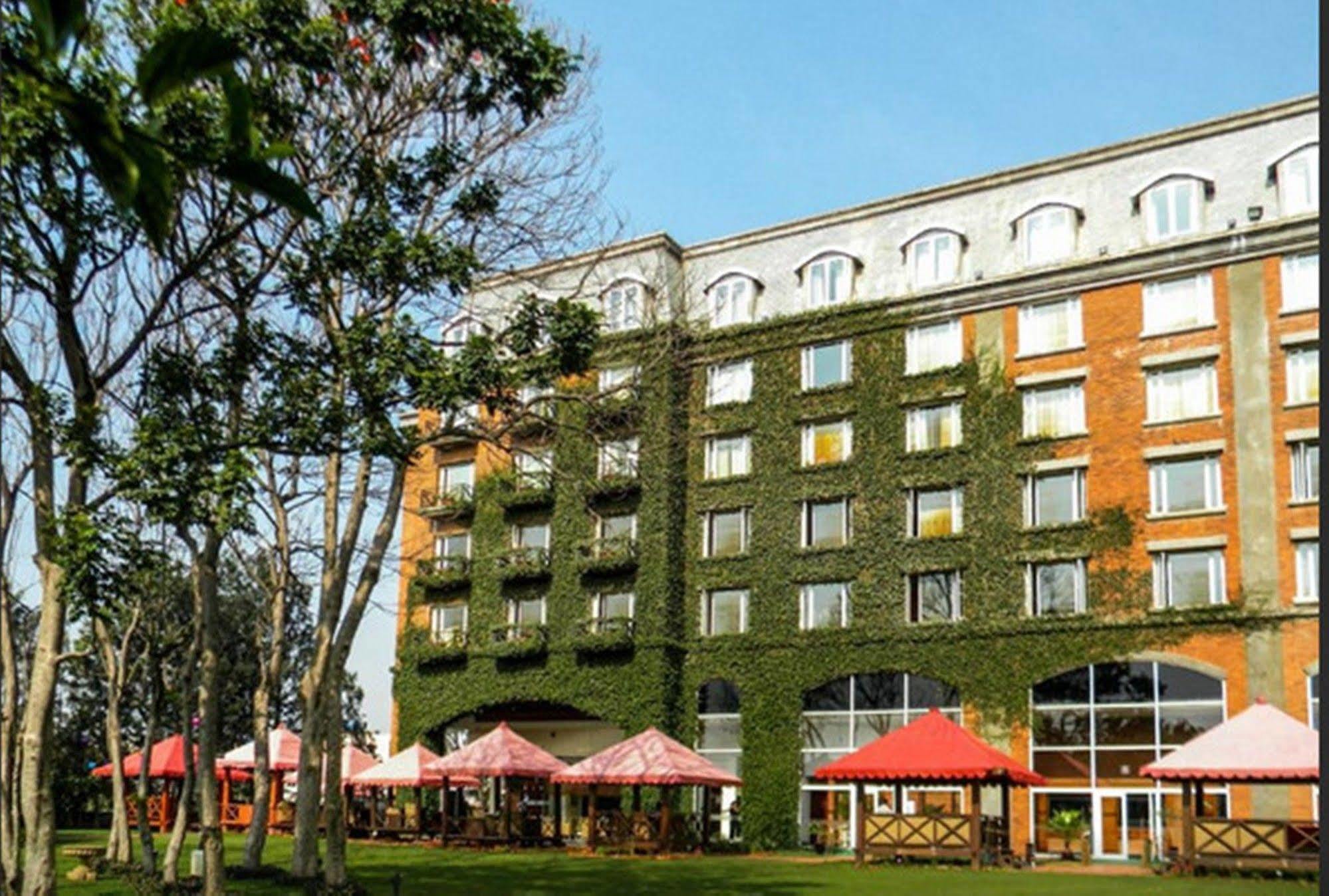 Hotel Royal Orchid Bangalore Dış mekan fotoğraf